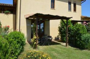 Large apartment with shared swimming pool in Crete Senesi Asciano